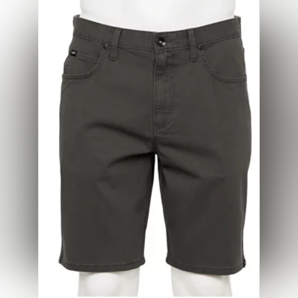 VANS BOYS OFF THE WALL SHORTS: SIZE 12